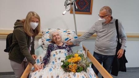 Slike s praznovanja 102 rojstnega dne stanovalke Doma Ljubice Pavlovčič_02
